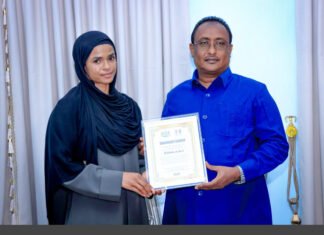 Mogadishu Mayor Honors Somali Boxing Champion Ramla Ali with Medal of Honor
